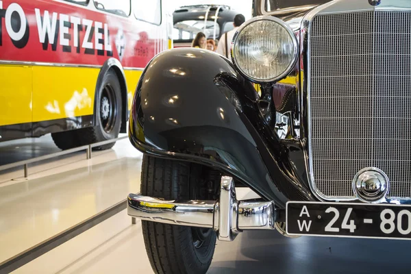 Antiguo Mercedes Color Negro Salón Cuero Coche Retro Exposición Museo — Foto de Stock