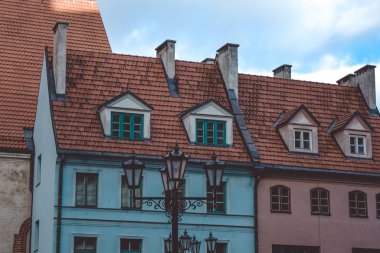 The Town Hall Square, Riga, Letonya eski merkezi evlerde. 25 Ekim 2018.