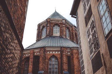 Old city Riga Letonya St Peter Kilisesi. 25 Ekim 2018