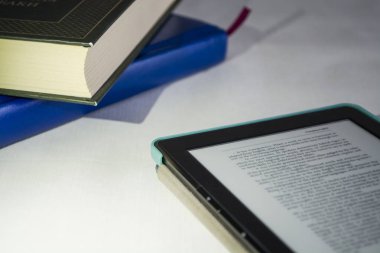 Modern taşınabilir ekipman. İngilizce metin yazdırılmaz. Yayınlanan kitap ve e-kitap.