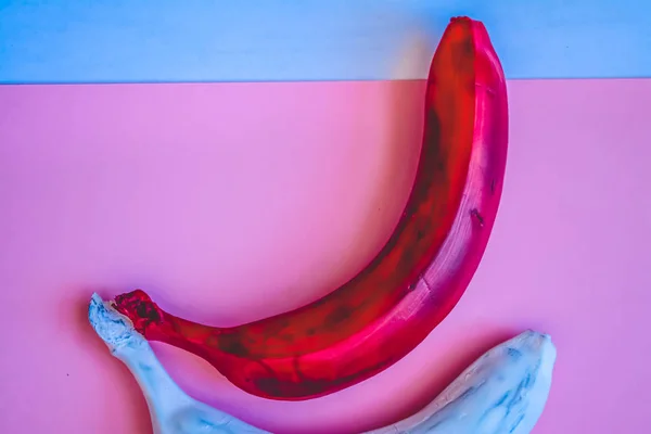 Colored bananas on a monophonic background.  White and pink. — Stock Photo, Image