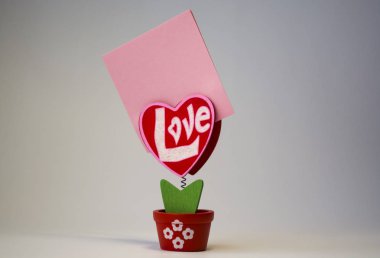 St. Valentine's Day. Kırmızı ahşap kalp ve yazıt 