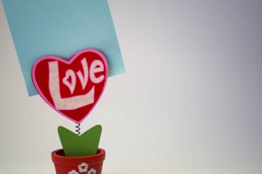 St. Valentine's Day. Kırmızı ahşap kalp ve yazıt 