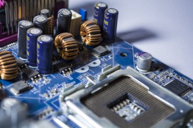 Eski anakart Pc. mavi renkten. Toz. Bilgisayar tamiri. Modern teknolojiler. Atölye.