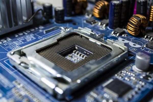 Textur. Hintergrund. moderne Computertechnologien. die alte mehrfarbige Hauptplatine mit Staub. Elektronik. Reparatur. — Stockfoto