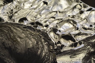 Arka plan veya doku cilt tarama ile gümüş bir taş. Doğal katı malzeme. Siyah-beyaz. Doğal mineral.