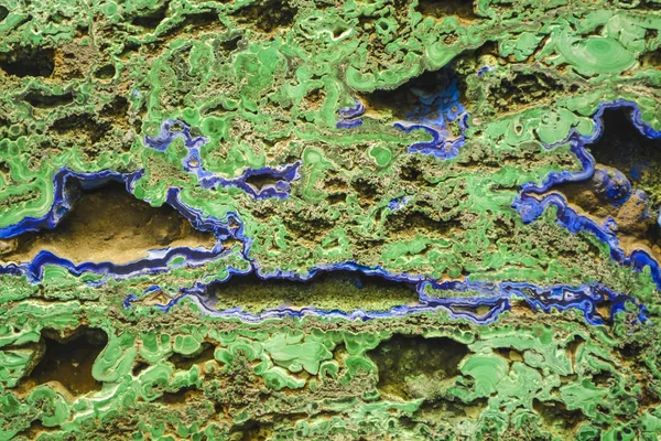 Fundo ou textura de uma pedra em uma seção com um núcleo azul e verde. Material natural e sólido. Minerais . — Fotografia de Stock