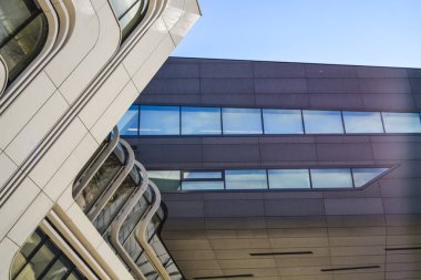 İktisat Üniversitesi Kütüphanesi. Viyana Ekonomi Üniversitesi Austrialibrary. Viyana, Austria.1.03.2019. Modern binalar cam ve metal sıradışı formları. Çizgileri ve eğrileri geometri. 