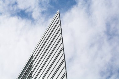 14.05.2019. Berlin, Almanya. Postdamplatz. Modern cam binalar ve sıradışı form gökdelenler ile alışveriş ve ofis merkezleri.