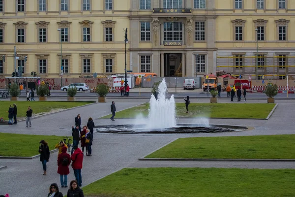2019 ベルリン ドイツ 噴水のある庭の博物館島の歴史博物館 — ストック写真
