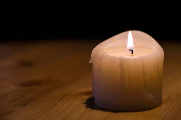 Achtergrond Textuur Van Grote Witte Brandende Kaarsen Donkere Kamer Buurt — Stockfoto