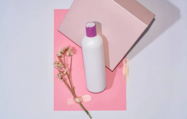 White Bottle Shampoo Cosmetics Place Write Logos Pink Background Plaster — Stock Photo, Image