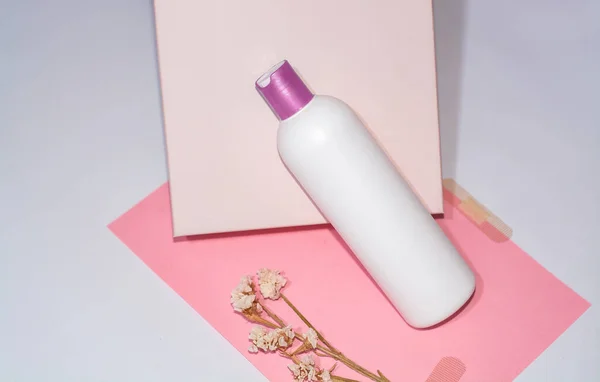 White Bottle Shampoo Cosmetics Place Write Logos Pink Background Plaster — Stock Photo, Image