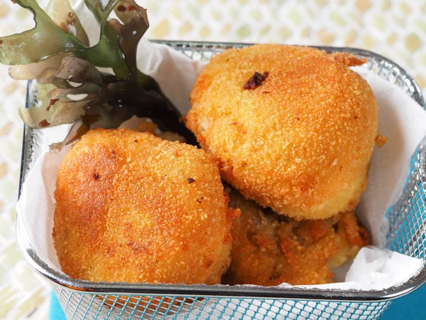 Irish Moss Croquettescroquettes Gjord Med Potatis Och Irländsk Mossa Tång Stockbild