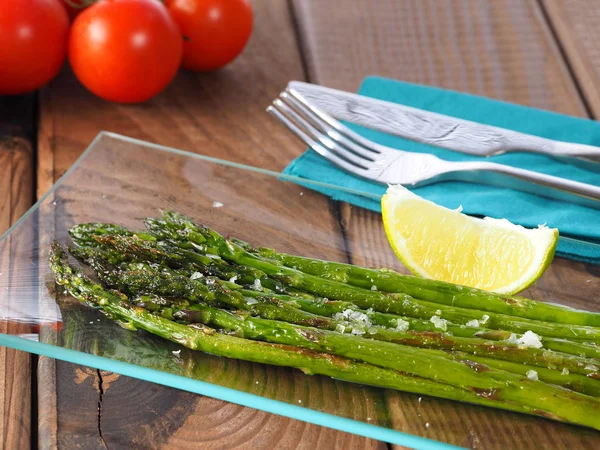 GRILLED ASPARAGUS  ESPARRAGOS A LA PLANCHAAsparagus is a spring vegetable. Very appreciated and good for a healthy diet, low in calories and very low in sodium.