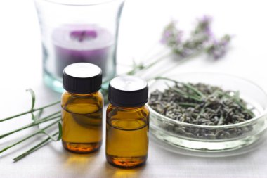 Aromaterapi yağ ve lavanta