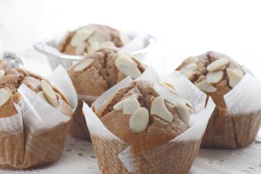 Küp kek dolu kakao.