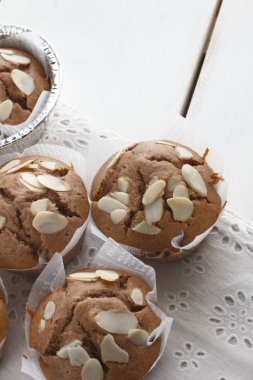 Küp kek dolu kakao.