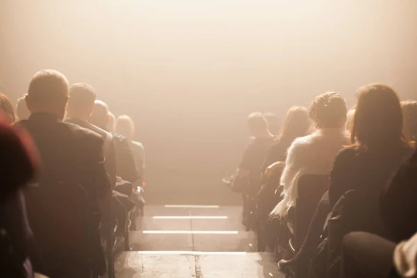 Publikum im Theater — Stockfoto