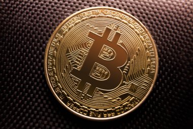 kumaş yüzeyinde görüntülenen bitcoin sikke