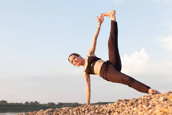 Clases de yoga al aire libre — Foto de Stock
