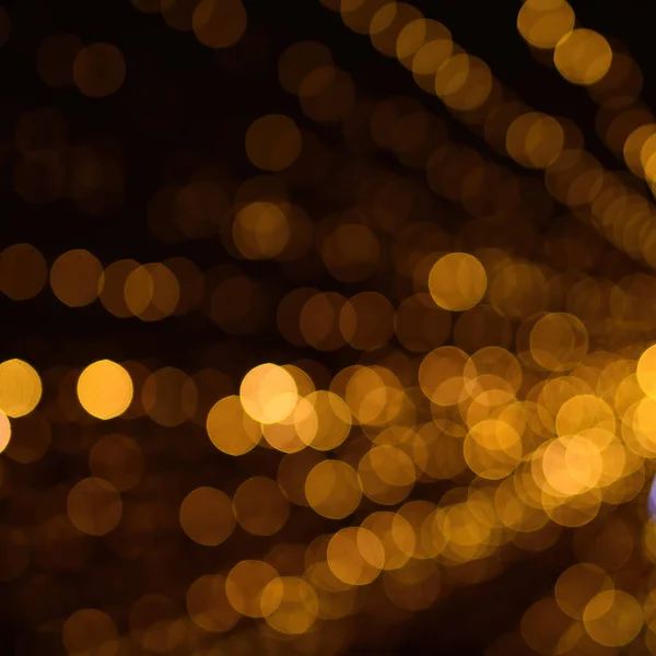 Natal dourado bokeh luzes de fundo. Decoração de árvore de Natal desfocada pano de fundo — Fotografia de Stock