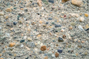 Taş duvarla beton destek