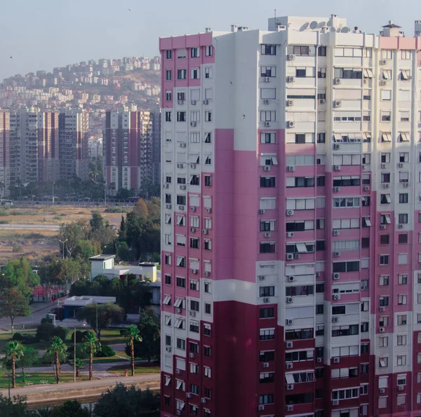 Fotoğraf mavisehir/izmir almıştır. Bazı yüksek binalar ve güzel cityscape.