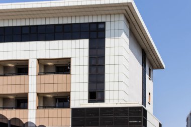 bir bina köşe görünümden. İzmir alınan bu mimari ateş.