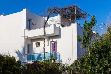 bir yan görünümden bir eski ev ve Bahçe. izmir/Türkiye fotoğraf aldı.