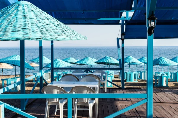 renkli oturma alanı Plajı'nda mavi. izmir/Türkiye fotoğraf aldı.