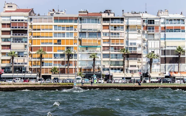 alsancak/izmir'e bir ateş. iyi eski binalar var, denilen kordon yerleştirin.
