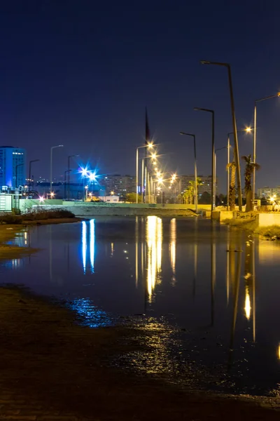 Lichten Van Stad Bezinning Water Vijver Foto Genomen Uit Izmir — Stockfoto