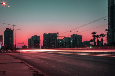gün batımında uzun pozlama cityscape ateş - kırmızı renk dominan olduğunu