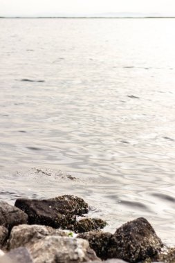 Mavisehir kıyısından dar bir manzara çekimi - fotoğraf çok bri