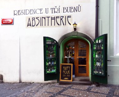 Prague, Çek Cumhuriyeti - Şubat 16,2016: Absinthe bar Prag, Çek Cumhuriyeti