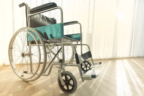Invalidní Vozík Parkování Nemocničním Pokoji Sluneční Světlo Pozadí Koncept Pro — Stock fotografie