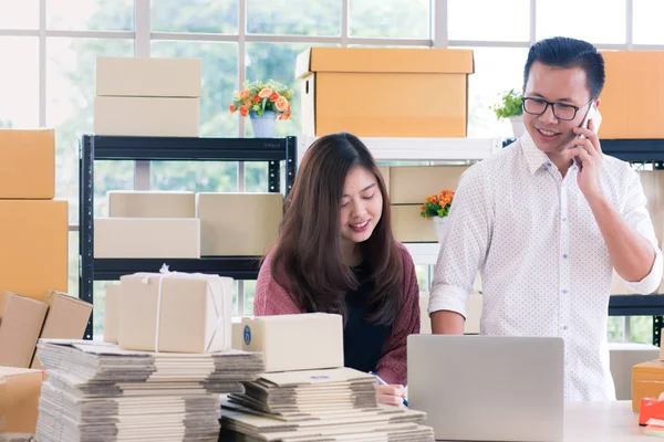 Negocio Joven Pareja Asiática Que Trabaja Oficina Casa Simple Parece — Foto de Stock