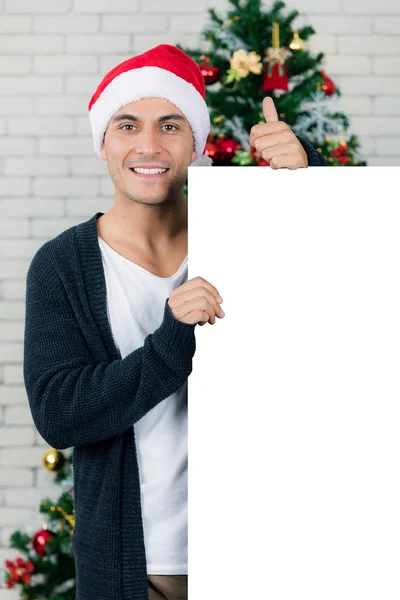 Bonito Jovem Caucasiano Segurando Apontando Para Placa Branca Branco Frente — Fotografia de Stock