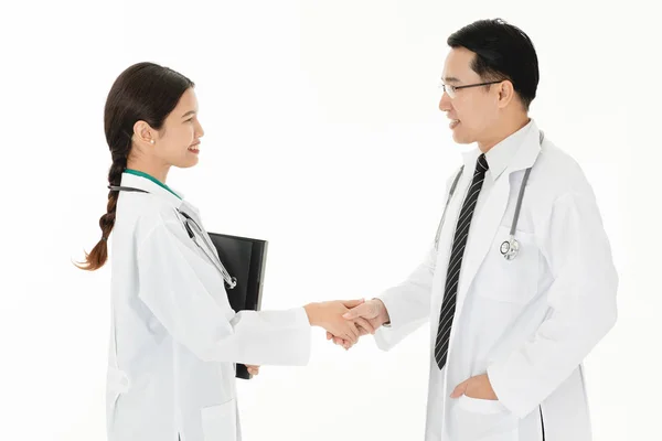 Dvě Asijské Lékaři Opotřebení Jednotné Stetoskop Rameni Proveďte Handshake Zdravotní — Stock fotografie