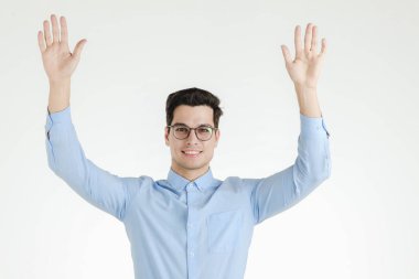 Genç yenilikçi office adam duygu çok mutlu heyecanlı eğlenceli, portre üzerinde izole beyaz arka plan vurdu..