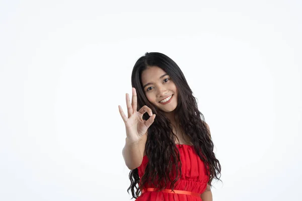 Stüdyo Portre Şakacı Onun Jest Gösterilen Genç Güzel Asyalı Kız — Stok fotoğraf