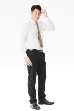 Orta yaşlı tam uzunlukta portresi, yakışıklı, Asya, işadamı, Beyaz gömlekli ti çizgili.