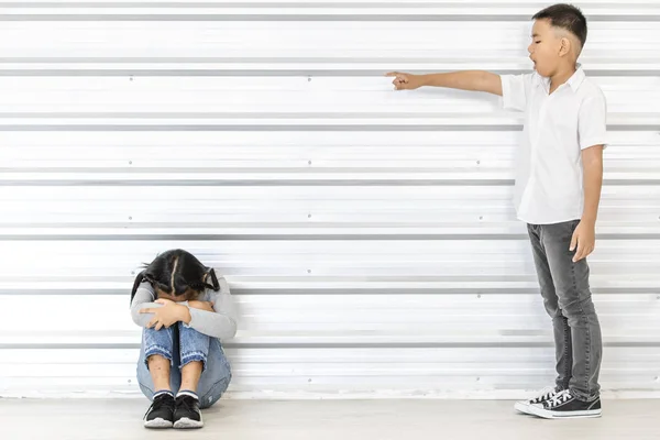 Barn Mobbar Mot Vän Koncept För Mobbning Bland Grupper Barn — Stockfoto