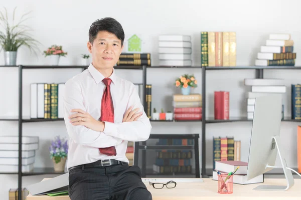 Close Retrato Meia Idade Bonito Asiático Empresário Camisa Branca Gravata — Fotografia de Stock