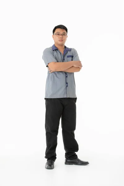 Potret Panjang Lengkap Pria Asia Yang Tampan Dengan Kacamata Seragam — Stok Foto