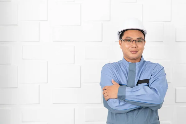 Poloviční Délka Portrétu Středního Věku Asijského Inženýra Obnošených Kalhotkách Pracovní — Stock fotografie