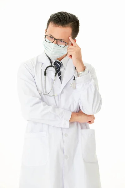 İzole edilmiş beyaz arka planda Asyalı doktor — Stok fotoğraf