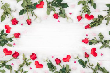 Kutuda beyaz kalp çikolatası var.