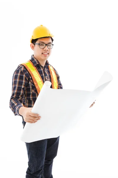 Engenheiro homem de pé capacete amarelo — Fotografia de Stock